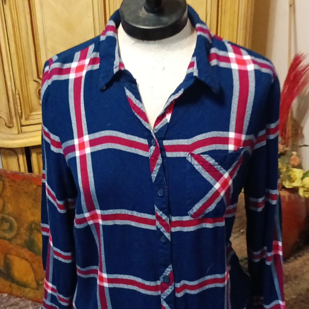 Womens Shirt Plaid Sz Med long sleeve button up top M Blue Soft Cozy Material